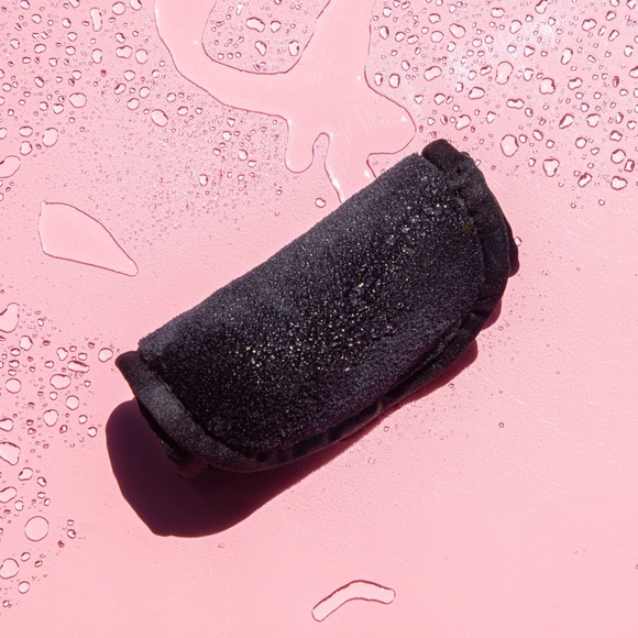 The original MakeUp Eraser • Chic Black - Picture 5 of 5